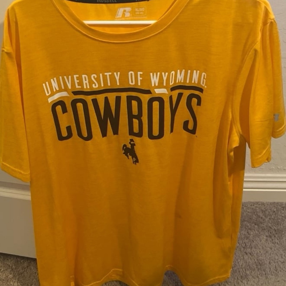 University of Wyoming Cowboys XL T-Shirt